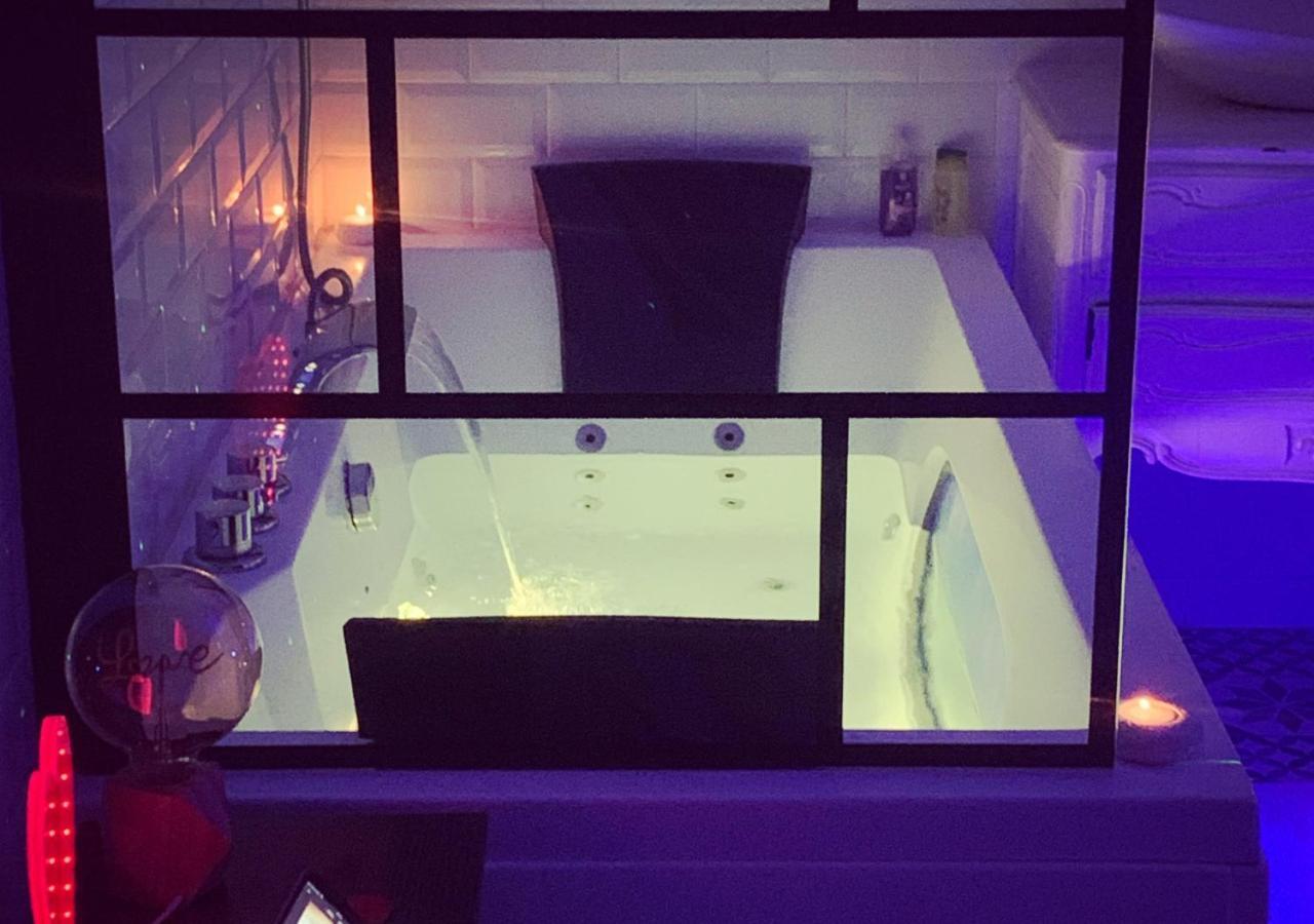 Amour Azur Appartement Pour 2 Avec Jacuzzi Et Terrasse A 2 Minutes De La Mer Vallauris Eksteriør billede