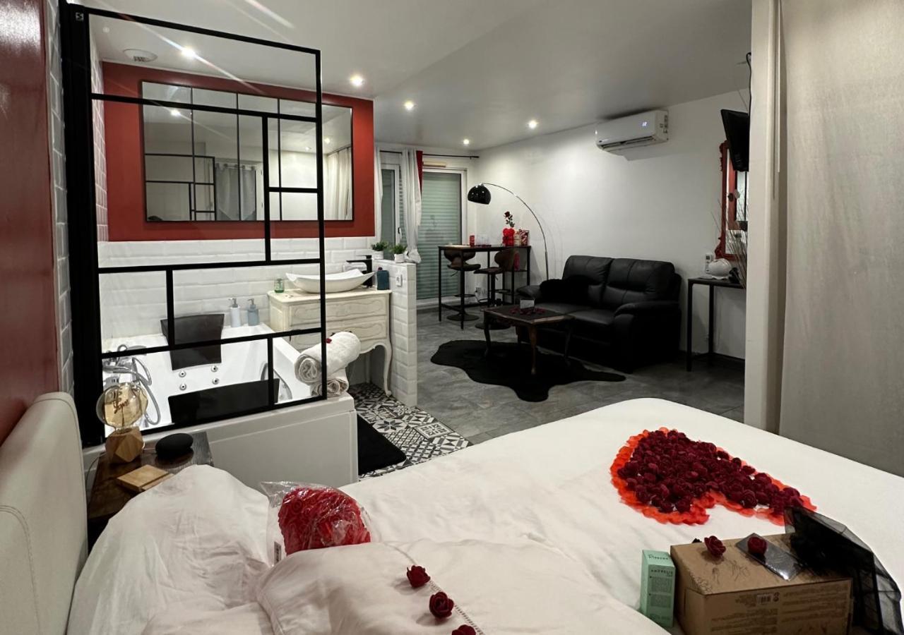 Amour Azur Appartement Pour 2 Avec Jacuzzi Et Terrasse A 2 Minutes De La Mer Vallauris Eksteriør billede